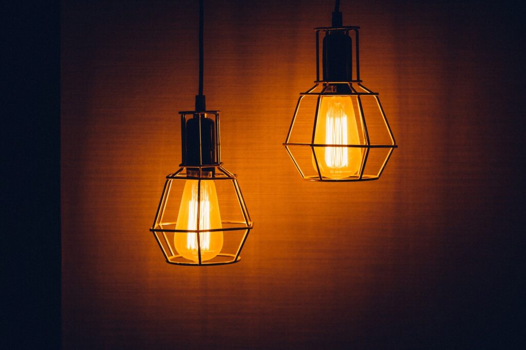 Prodotti in filo metallico per illuminotecnica