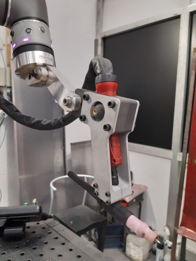 Attrezzatura per cobot di saldatura in stampa 3D