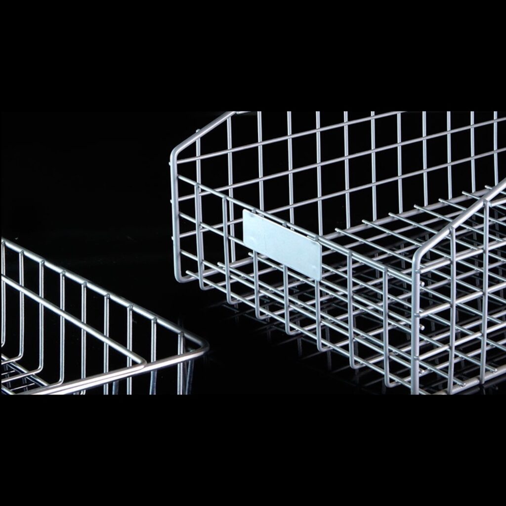 Ceste e bancarelle in filo metallico