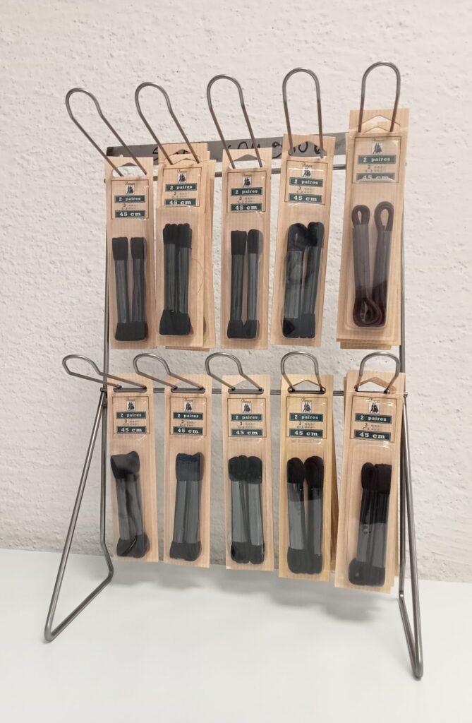 Espositore da banco in filo metallico per blister stringhe