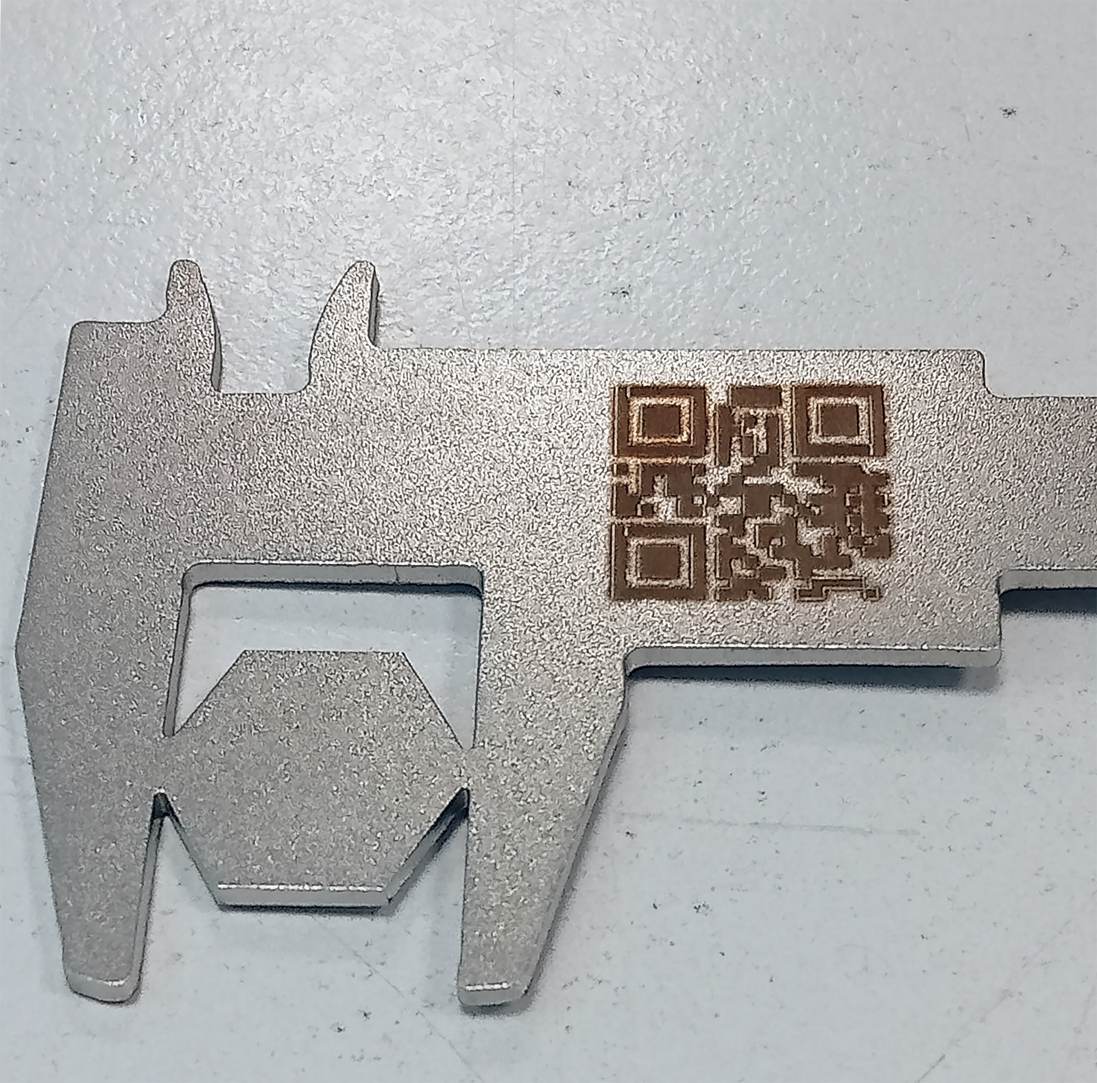 biglietto da visita e gadget in filo metallico e stampa 3D