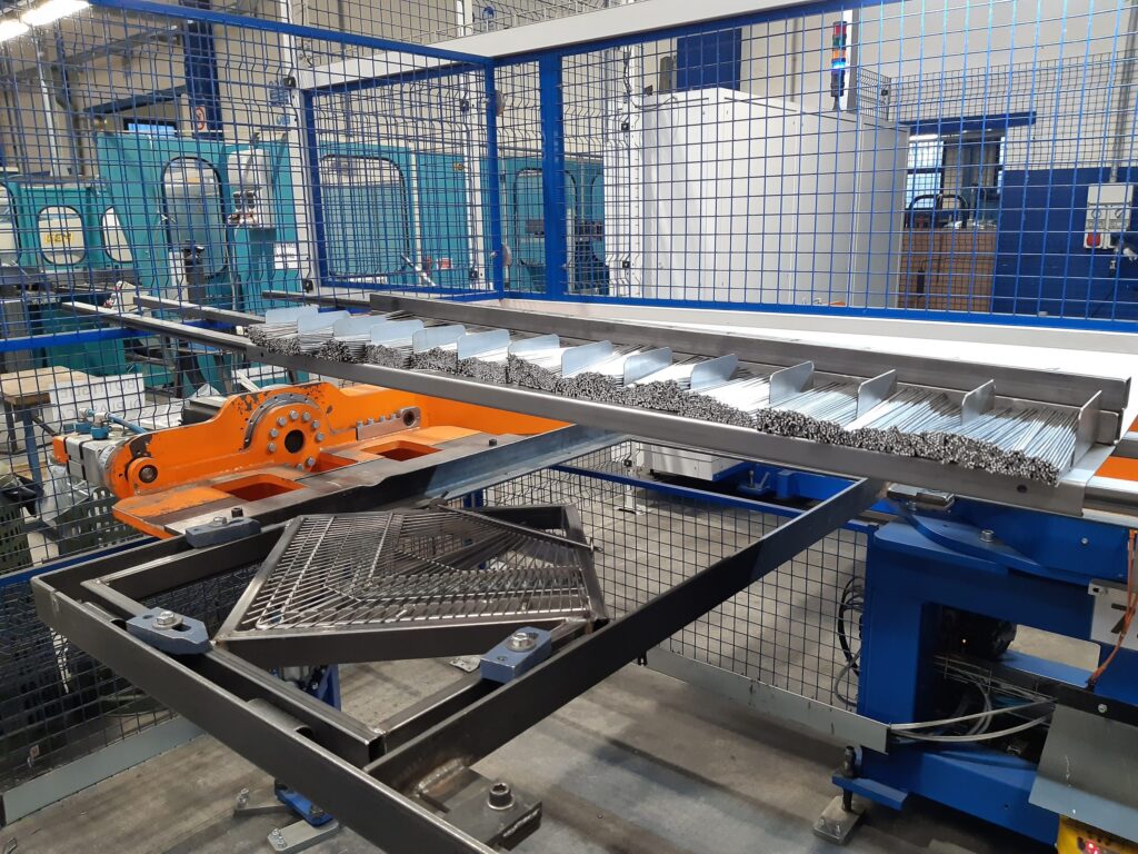Progettazione e realizzazione di un piano angolare raggiato