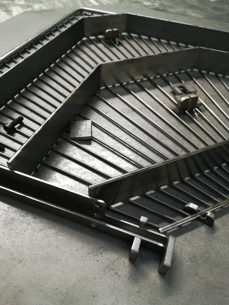 Progettazione e realizzazione di un piano angolare raggiato