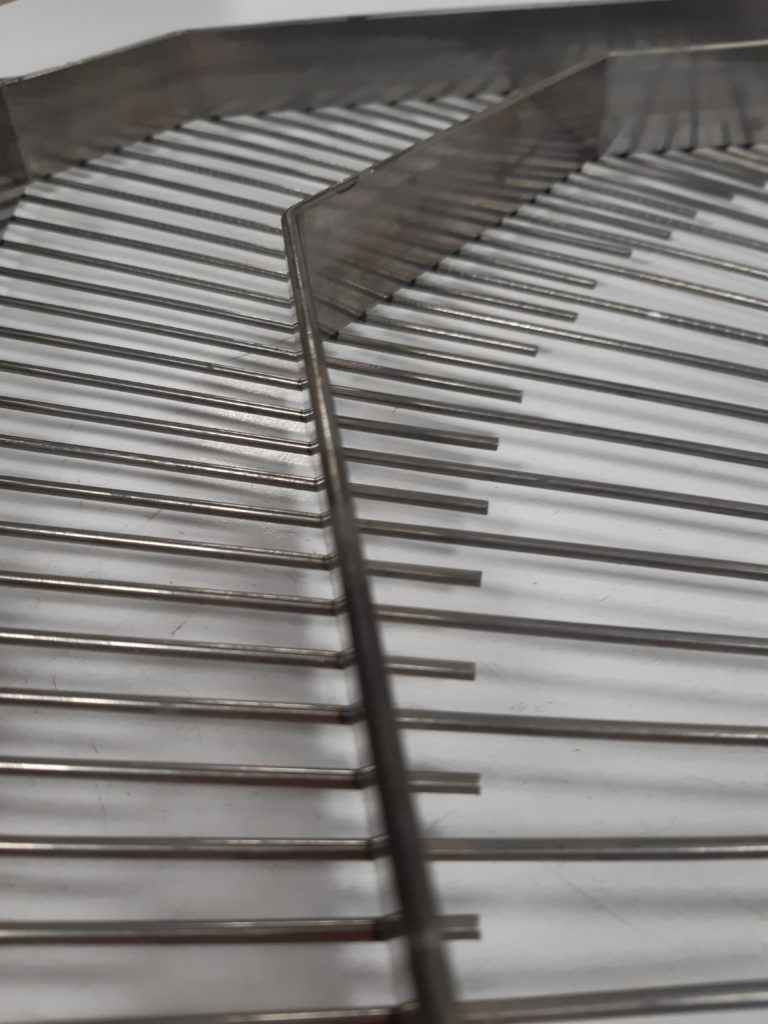 Progettazione e realizzazione di un piano angolare raggiato